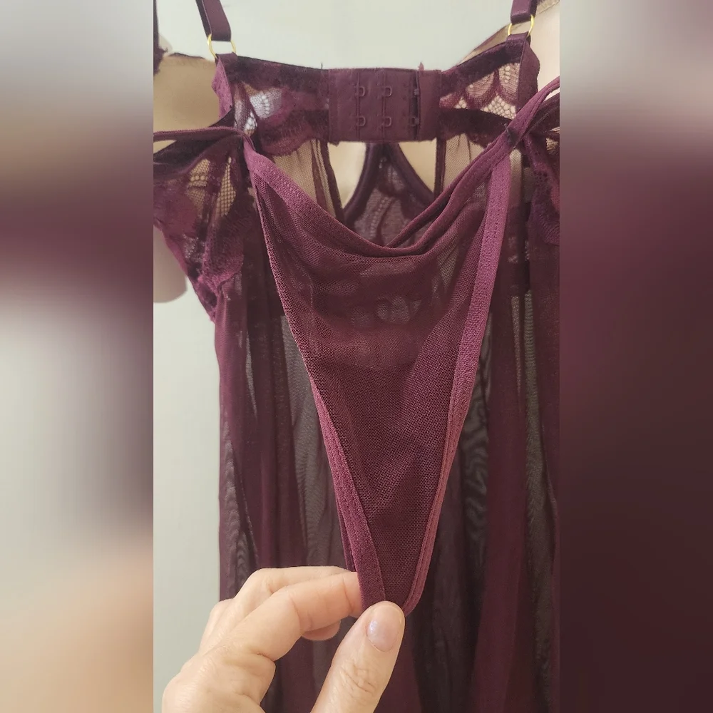 New Daysi Fuentes Elegant Lace Burgundy‎ Babydoll, Size Small.